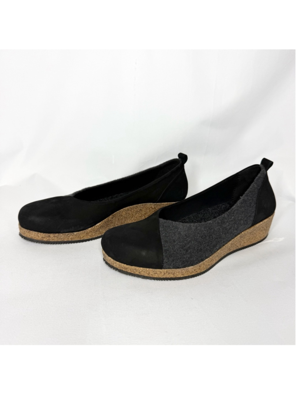 Women's Stegmann Sofie Black Gray Felt Comfort Wedge Size 9.5 NEW without box